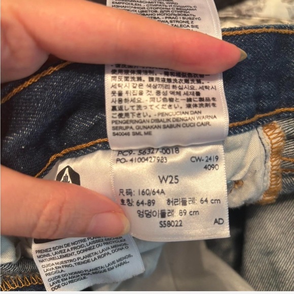 Levi's 501 Medium Wash Blue Jean Shorts Distressed Size 25 - Picture 5 of 6